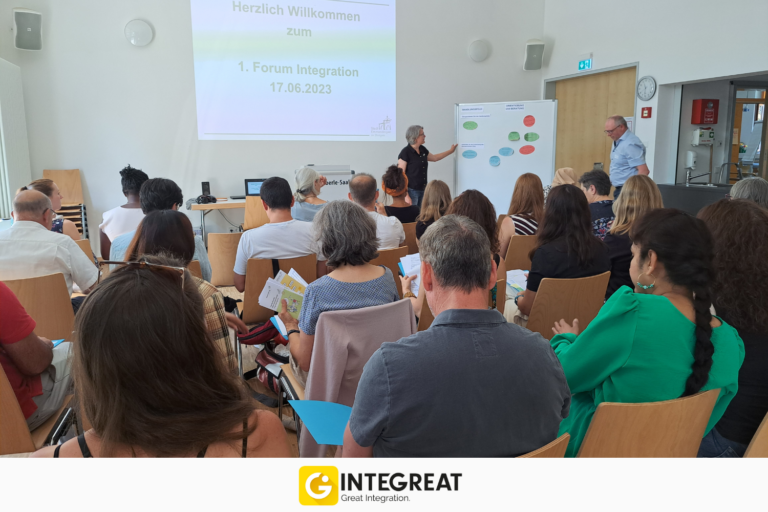 Es sind Teilnehmende eines Workshops zur Evaluation von Integreat im Landkreis Emmendingen zu sehen.